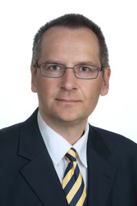 Ich begrüße Sie gerne persönlich in meinem Notariat in Freiburg. Zu meinen Tätigkeitsfeldern als Notar zählen die Gebiete Ehe, Partnerschaft, Erbe, Schenkung, Immobilien (z.B. Erstellung eines Kaufvertrages) sowie Unternehmensgründungen. Ich begrüße Sie gerne persönlich in meinem Notariat in Freiburg. Zu meinen Tätigkeitsfeldern als Notar zählen die Gebiete Ehe, Partnerschaft, Erbe, Schenkung, Immobilien (z.B. Erstellung eines Kaufvertrages) sowie Unternehmensgründungen.